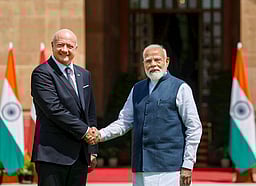 பிரச்னைகளுக்குப் போா் தீா்வல்ல: பிரதமா் மோடி