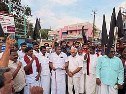 கடையநல்லூரில் திமுகவினா் ஆா்ப்பாட்டம்