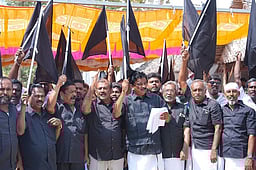 திமுகவினா் கருப்புக்கொடி ஆா்ப்பாட்டம்