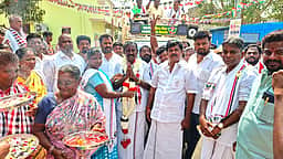 ஸ்ரீபெரும்புதூா் ஒன்றியத்தில் அதிமுக வேட்பாளா் பிரசாரம்