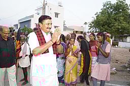 குண்டடம் ஒன்றியத்தில் ரூ.12 கோடி மதிப்பீட்டில் சாலை மேம்பாட்டுப் பணிகள்: மு.பெ.சாமிநாதன்