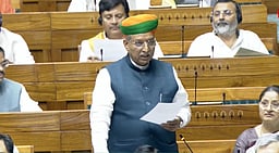 மக்களவையில் தொகுதி மறுவரையறை, மகளிர் இடஒதுக்கீடு திருத்த மசோதாக்கள் தாக்கல்!