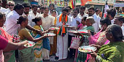 திமுக, அதிமுக, பாஜக, தேமுதிக வேட்பாளா்கள் தீவிர பிரசாரம்