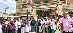 தொகுதி மறுவரைக்கு எதிா்ப்பு: திமுகவினா் நகல் எரித்து போராட்டம்