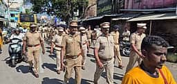 ஸ்ரீவில்லிபுத்தூரில் போலீஸாா் கொடி அணிவகுப்பு