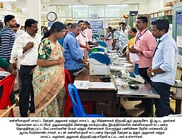 மின்னணு வாக்குப் பதிவு இயந்திரங்களில் பெயா், சின்னங்கள் பொருத்தும் பணி: ஆட்சியா் ஆய்வு