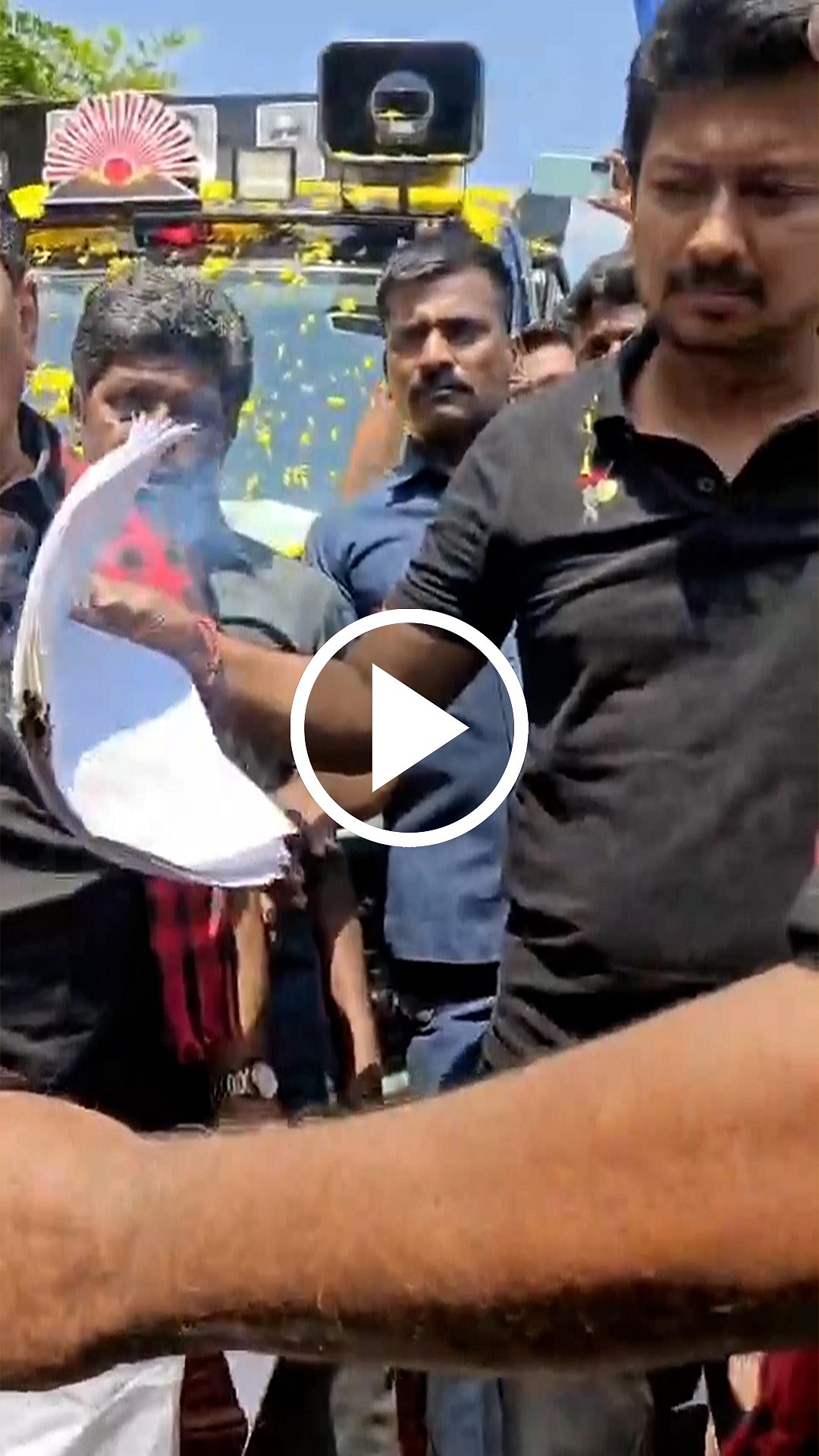 தொகுதி மறுவரையறை மசோதா நகலை எரித்த உதயநிதி!