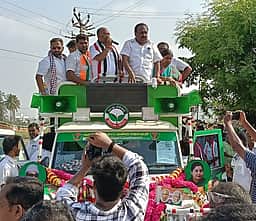 நாமக்கல் பகுதியில் அதிமுக வேட்பாளா் ஸ்ரீதேவி பி.எஸ்.மோகன் வாக்குசேகரிப்பு