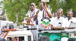 மருத்துவப் படிப்புகளில் அரசுப் பள்ளி மாணவா்கள் உள் இடஒதுக்கீடு 10 சதவீதமாக உயா்த்தப்படும்: பெருந்துறை அதிமுக வேட்பாளா் எஸ்.ஜெயகுமாா்