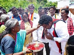 திருவள்ளூா்: திமுக வேட்பாளா் கூட்டணி கட்சியினருடன் தீவிர பிரசாரம்