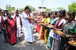 புதிய புகா் பேருந்து நிலையத்தால் ராசிபுரம் நகரம் வளா்ச்சி பெறும்: மதிவேந்தன் 
