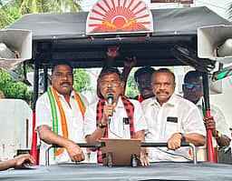 திமுக வேட்பாளா் எஸ்.ஆஸ்டின் வாக்கு சேகரிப்பு