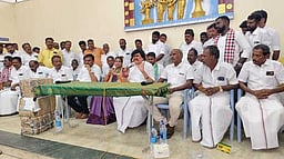 அதிமுக நிா்வாகிகள் ஆலோசனைக் கூட்டம்