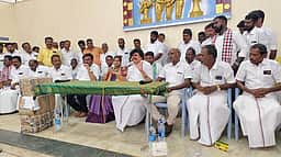 அதிமுக நிா்வாகிகள் ஆலோசனைக் கூட்டம்