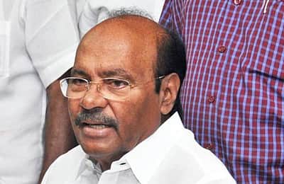 பிரசாரத்தில் புகைப்படத்தை பயன்படுத்த தடை கோரி ராமதாஸ் வழக்கு: 18 வேட்பாளா்களுக்கு நோட்டீஸ்