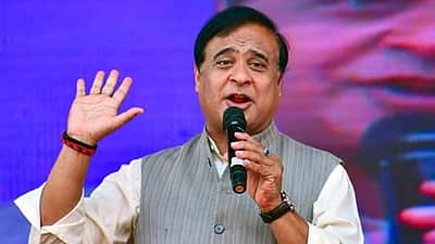 மேற்கு வங்கத்தில் ஊடுருவல்காரர்களை வரவேற்கிறார் மமதா: அஸ்ஸாம் முதல்வர்