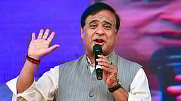 மேற்கு வங்கத்தில் ஊடுருவல்காரர்களை வரவேற்கிறார் மம்தா: அஸ்ஸாம் முதல்வர்