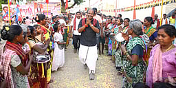 திமுக, அதிமுக, விசிக வேட்பாளா்கள் தீவிர வாக்கு சேகரிப்பு