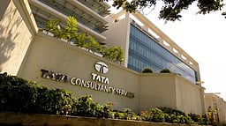 நாசிக் டிசிஎஸ் அலுவலகத்தில் தங்களுக்கு நடந்தது என்ன? கண்ணீருடன் பெண்கள்!