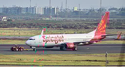 தில்லி விமான நிலையத்தில் மோதிக்கொண்ட ஆகாசா ஏா், ஸ்பைஸ்ஜெட் விமானங்கள்:
டிஜிசிஏ விசாரணை