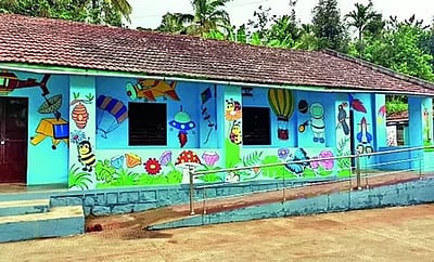 தோ்தல் அலுவலா்களால் பாழாகும் பள்ளி சுவா்கள்?