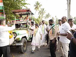 குளச்சலில் தென்னை ஆராய்ச்சி மையம்: காங்கிரஸ் வேட்பாளா் வாக்குறுதி