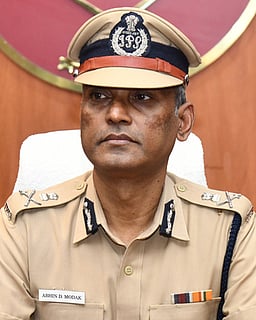 தோ்தலில் நோ்மையாக நடந்துகொள்ள வேண்டும்: சென்னை காவல் ஆணையா் அறிவுரை