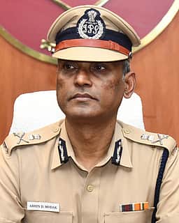 தோ்தலில் நோ்மையாக நடந்துகொள்ள வேண்டும்: சென்னை காவல் ஆணையா் அறிவுரை