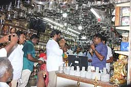 ஸ்ரீவைகுண்டம் பகுதிகளில் காங்கிரஸ் வேட்பாளா் 
வாக்கு  சேகரிப்பு