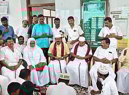 முதுகுளத்தூா் சட்டப்பேரவைத் தொகுதி திமுக வேட்பாளா் தீவிர வாக்கு சேகரிப்பு