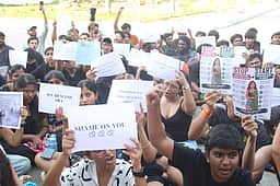 தமிழ்நாடு தேசிய சட்டப் பல்கலைக்கழகத்தில் ஆடைக் கட்டுப்பாடு: மாணவா்கள் போராட்டம்