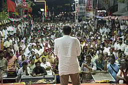 சினிமாவில்தான் ஒரே பாட்டில் முதல்வர் ஆகலாம்.. பிரகாஷ் ராஜ் பிரசாரம்