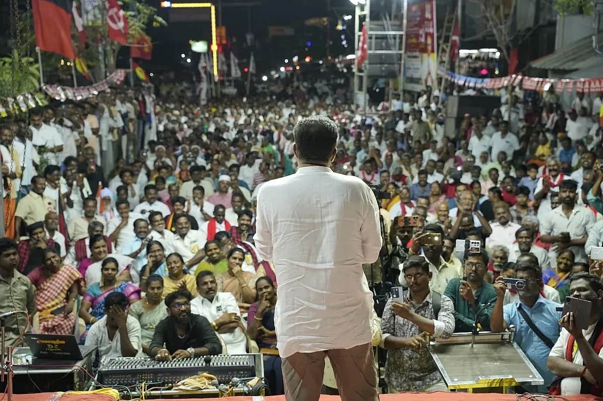 சினிமாவில்தான் ஒரே பாட்டில் முதல்வர் ஆகலாம்.. பிரகாஷ் ராஜ் பிரசாரம்