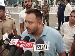 தொகுதி மறுவரையறை மசோதா நிறைவேறாது என்பது பாஜகவுக்குத் தெரியும்: தேஜஸ்வி யாதவ் 