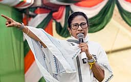 பாஜகவின் தொகுதி மறுசீரமைப்பு மசோதா நாட்டை சிதறடிக்கும்: மம்தா பானா்ஜி எச்சரிக்கை