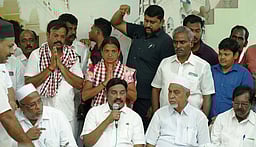 குன்னம் அதிமுக வேட்பாளருக்கு ஆதரவாக 
லப்பைக்குடிக்காட்டில் பாரிவேந்தா் பிரசாரம்