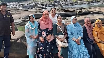 வால்பாறை: கோடை விடுமுறை கொண்டாட வந்து விபத்தில் சிக்கிய கேரளப் பயணிகள்!