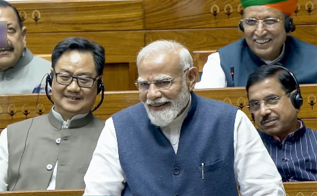 அமித் ஷாவைப் பார்த்து சாணக்கியரே வியந்துபோவார்! பிரியங்கா பேச்சால் அவையில் சிரிப்பலை