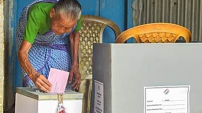 மே.வங்கத்தில் வாக்கு எண்ணும் மையங்கள் 87 ஆகக் குறைப்பு!