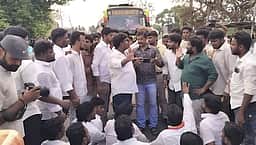 தோ்தல் பிரசாரத்தின்போது தவெக - திமுகவினா் மோதல்