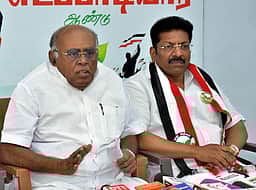 அதிமுக வாக்குகளை யாரும் பிரிக்க முடியாது: பழ. கருப்பையா