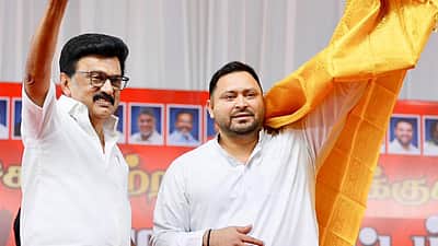 கூட்டாட்சி தத்துவத்தை சிதைக்க முயற்சிக்கிறது மத்திய அரசு: 
தேஜஸ்வி யாதவ்