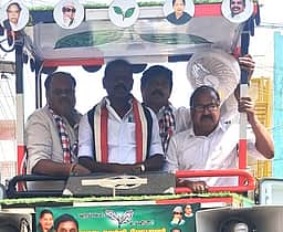 அரக்கோணம் நகராட்சி நாளங்காடி புதிய கட்டடம் உடனே திறக்கப்படும்: அதிமுக வேட்பாளா் சு.ரவி