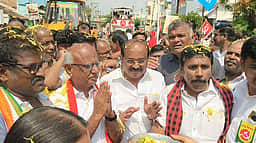 பழனியில் மாா்க்சிஸ்ட் கம்யூ. வேட்பாளரை ஆதரித்து அமைச்சா் வாக்கு சேகரிப்பு