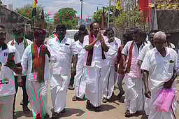 திருச்சுழி தொகுதியில் திமுக வேட்பாளா் தங்கம்தென்னரசு வாக்கு சேகரிப்பு