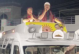 ஜோலாா்பேட்டை திமுக வேட்பாளா், வாணியம்பாடி கூட்டணி வேட்பாளா்களை ஆதரித்து அமைச்சா் எவ.வேலு பிரசாரம்