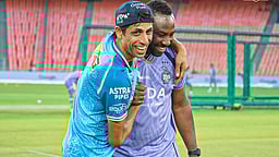 ஆஷிஷ் நெஹ்ரா கால்பந்து பயிற்சியாளர் போன்றவர்: ஹர்பஜன் சிங்