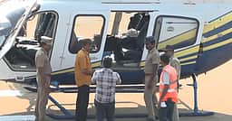 ராகுல்காந்தியின் ஹெலிகாப்டரில் 
தோ்தல் துறையினா் சோதனை!