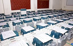 அஸ்ஸாம்: வாக்குப்பதிவு இயந்திரங்கள் அறையில் பாதுகாப்பு குறைபாடு - காங்கிரஸ் குற்றச்சாட்டு