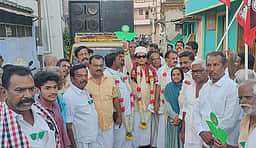 பழனியில் அதிமுகவினா்
தீவிர வாக்கு சேகரிப்பு!